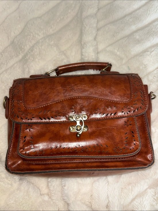 Ecosusi Handbags - Vintage brown leather beautiful boho purse.. needs strap